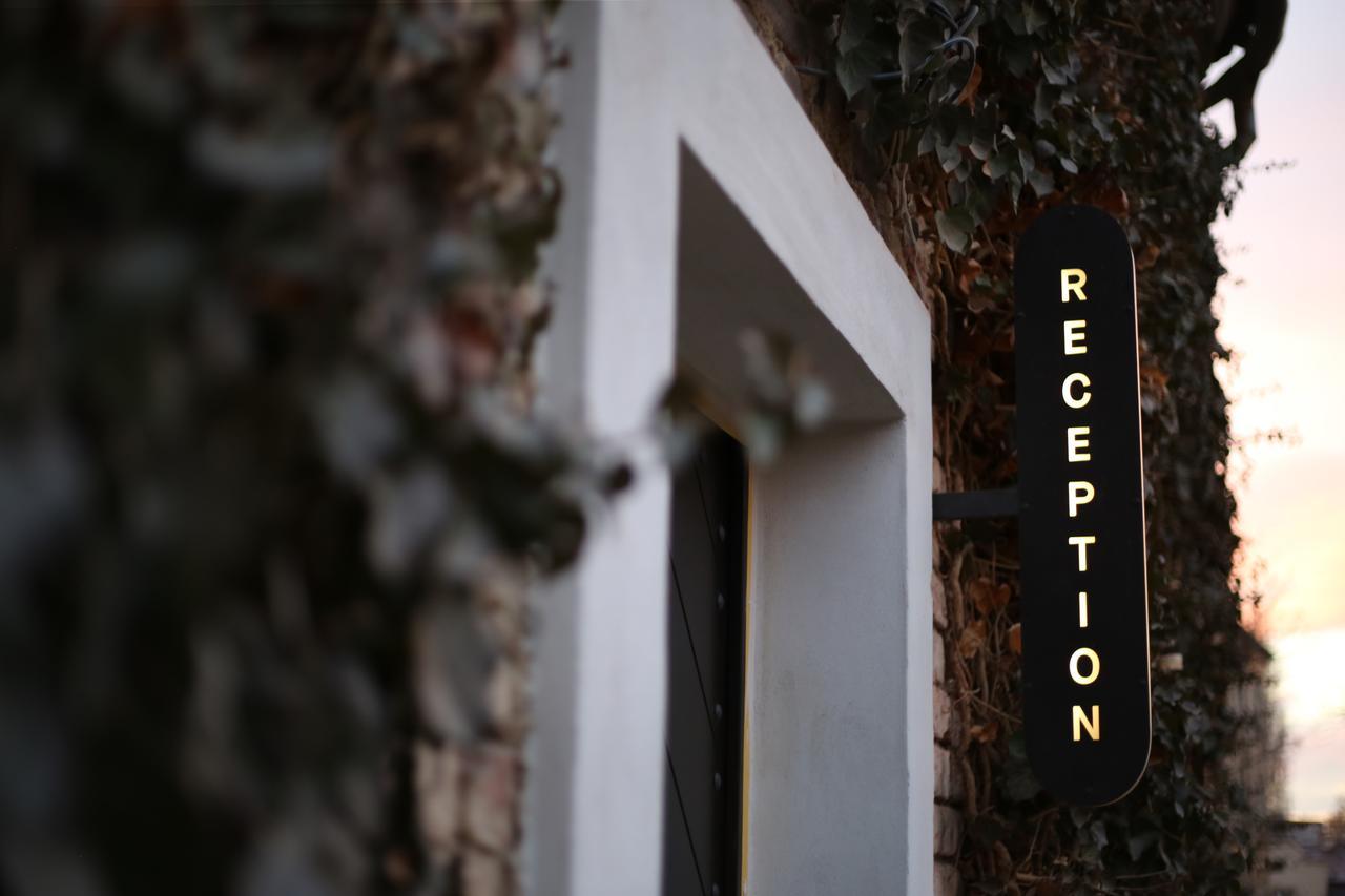 Long Story Short Hostel & Cafe Όλομουτς Εξωτερικό φωτογραφία