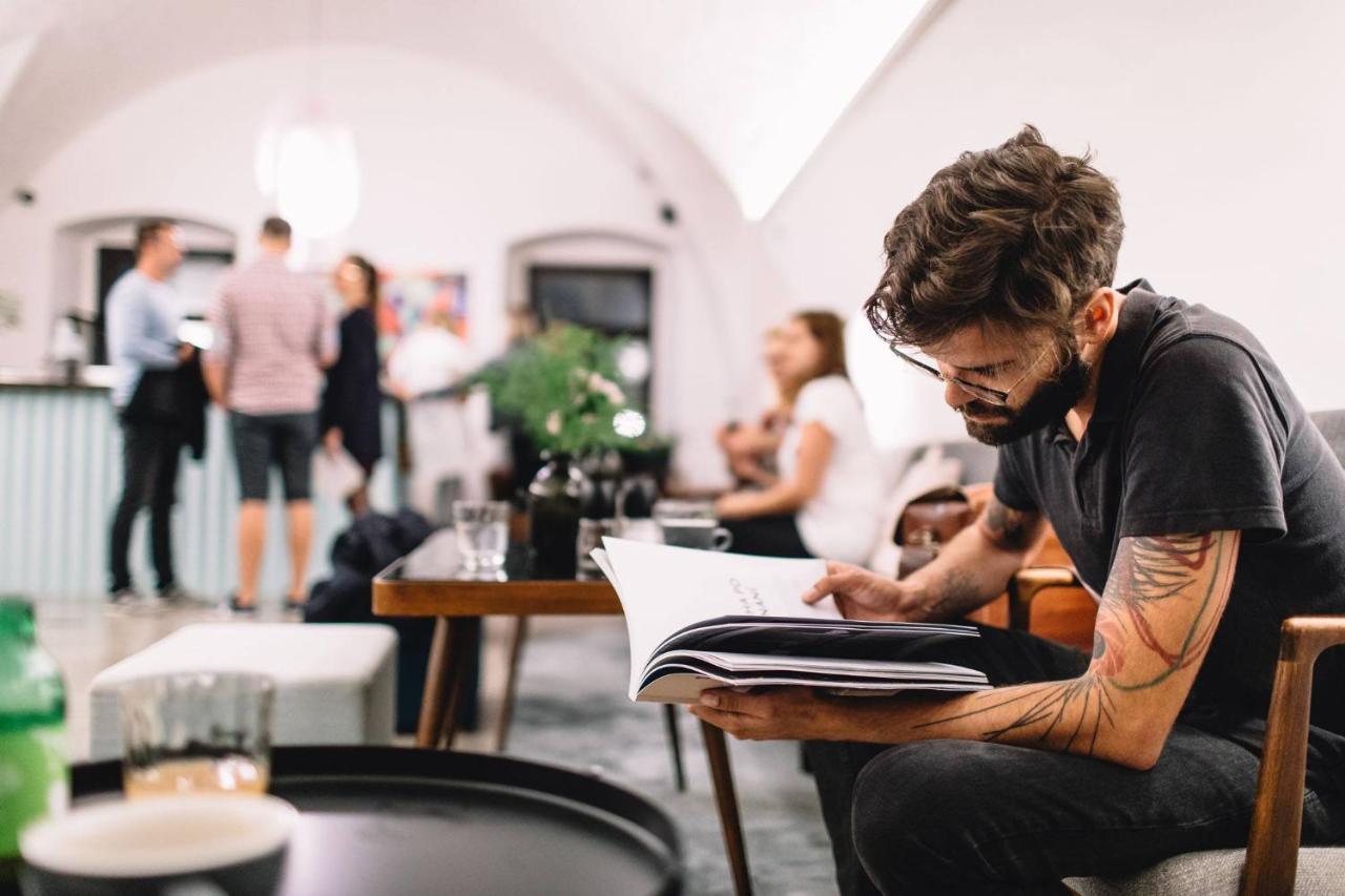 Long Story Short Hostel & Cafe Όλομουτς Εξωτερικό φωτογραφία