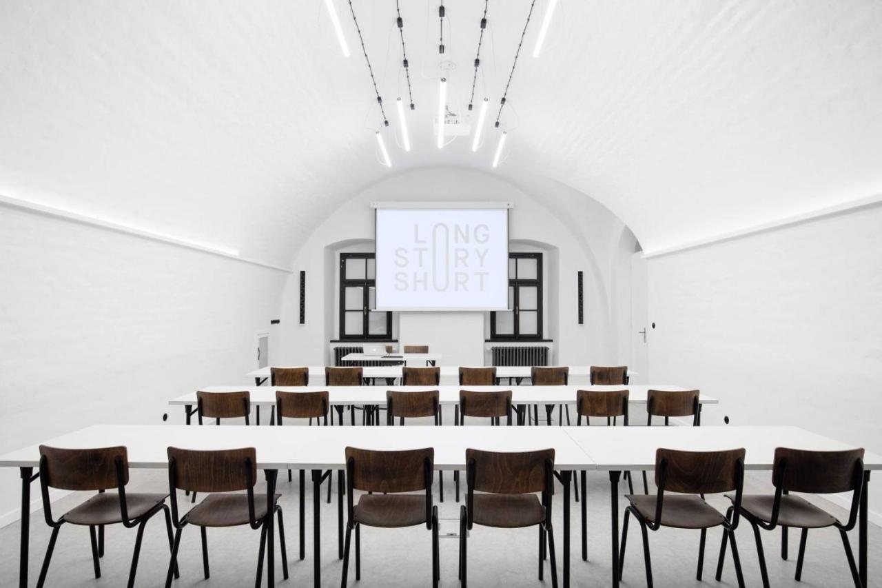 Long Story Short Hostel & Cafe Όλομουτς Εξωτερικό φωτογραφία