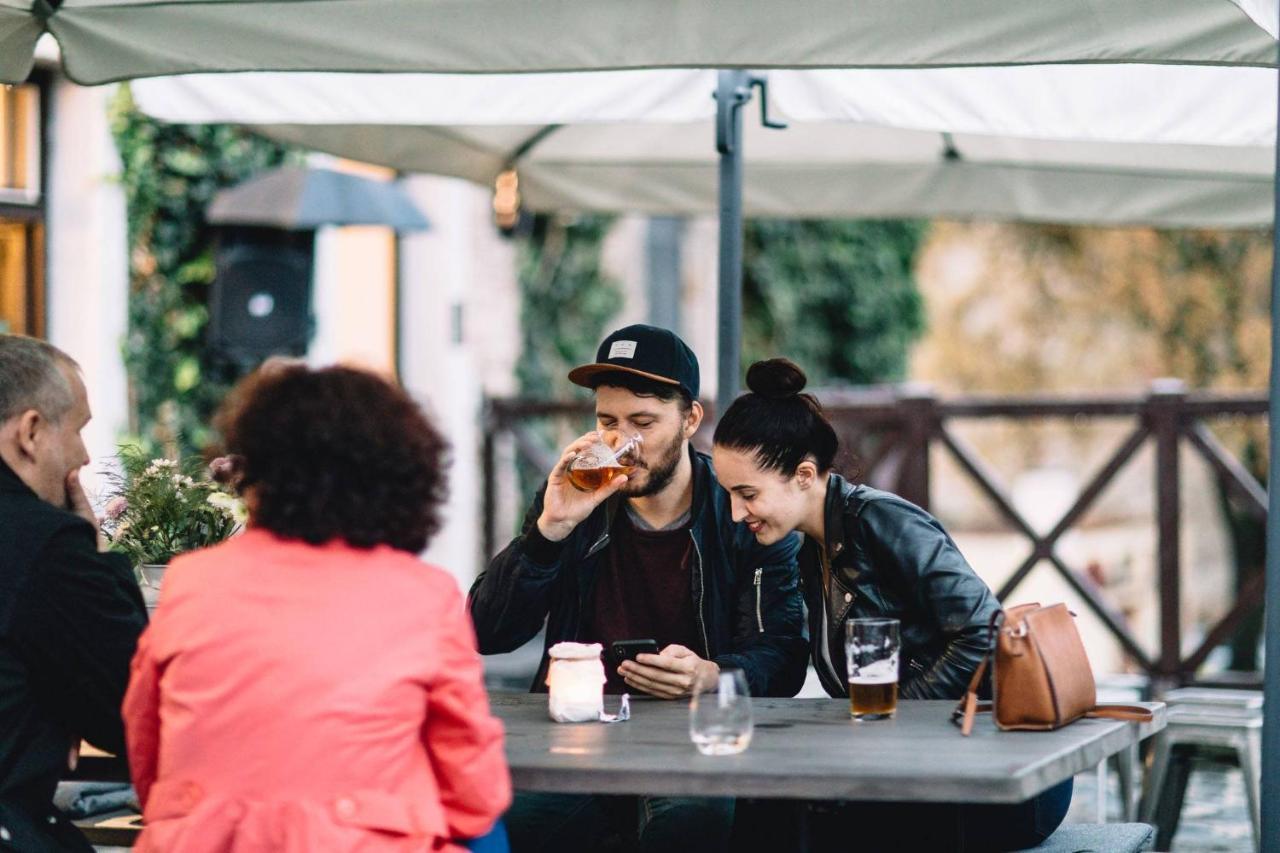 Long Story Short Hostel & Cafe Όλομουτς Εξωτερικό φωτογραφία