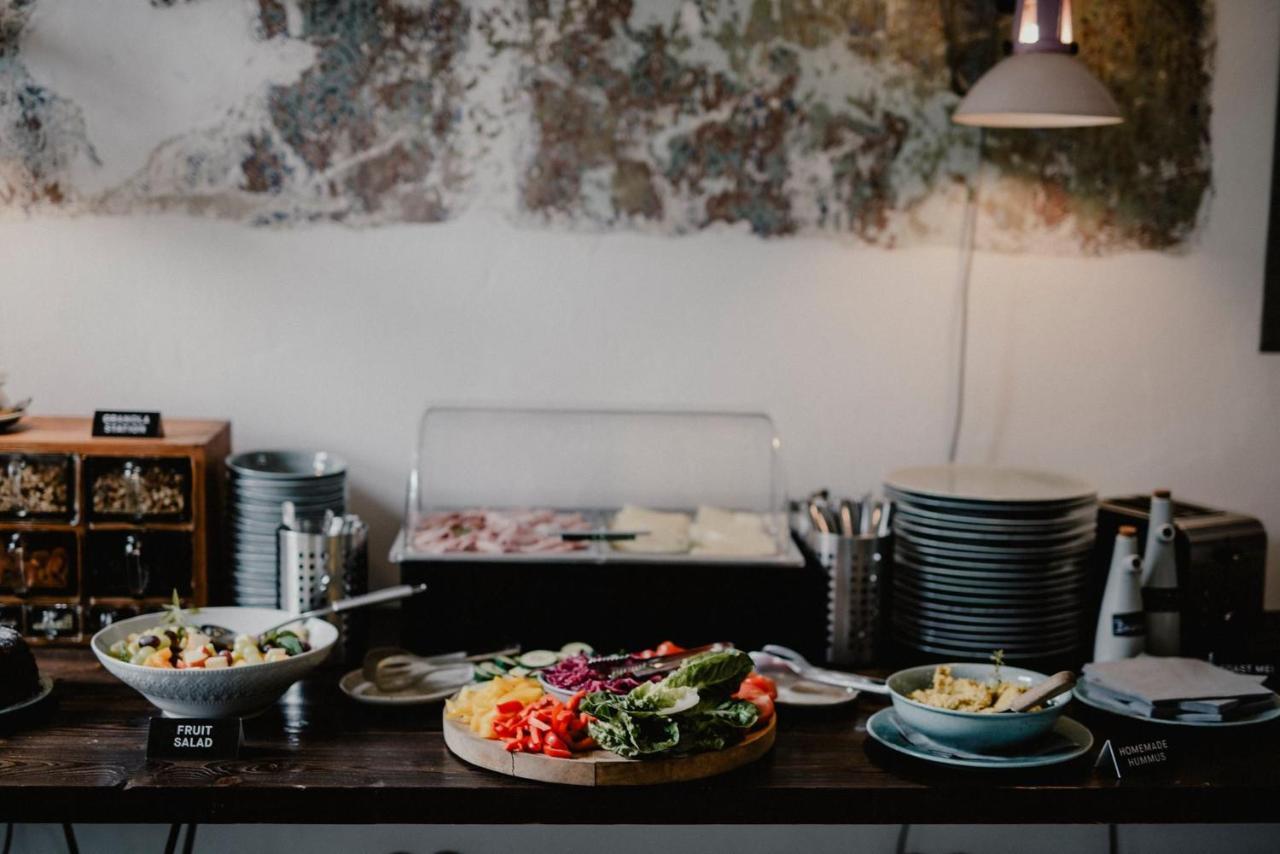 Long Story Short Hostel & Cafe Όλομουτς Εξωτερικό φωτογραφία
