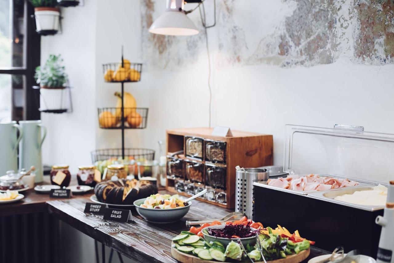 Long Story Short Hostel & Cafe Όλομουτς Εξωτερικό φωτογραφία
